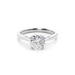 Dünner Diamant Verlobungsring in einer Krappenfassung