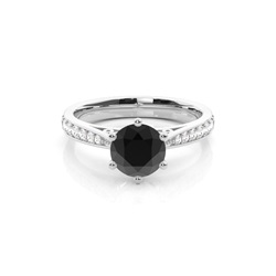 Schwarzer Diamant Verlobungsring medium mit Seitensteinen in einer 6er-Krappenfassung