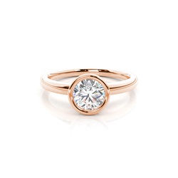 Dünner Diamant Ring in einer Zargenfassung 