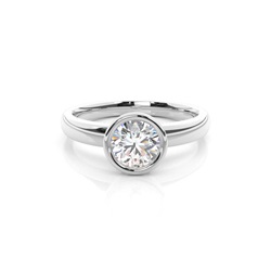 Medium Diamant Ring in einer Zargenfassung 