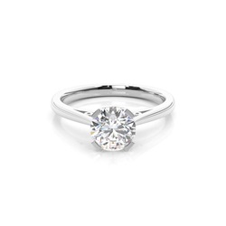 Dünner Diamant Verlobungsring in einer Krappenfassung
