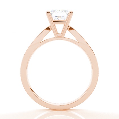 Dünner Moissanit Verlobungsring in einer Krappenfassung