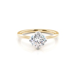 Dünner Diamant Verlobungsring in einer Krappenfassung