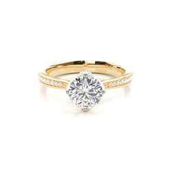 Diamant Verlobungsring in einer Krappenfassung mit medium Schulter Diamanten