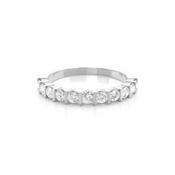 Halb Eternity Diamant Ring in einer Balkenfassung