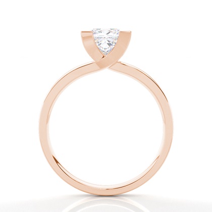 Moissanit ring in einer Krappenfassung