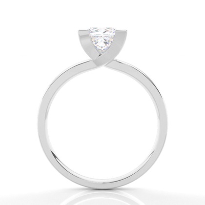 Moissanit ring in einer Krappenfassung