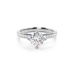 Diamant Verlobungsring in einer Krappenfassung mit Schulter Diamanten