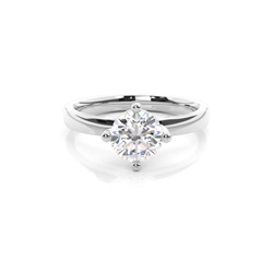 Diamantenring in einer Krappenfassung