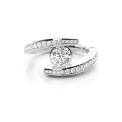 Multi Diamant Verlobungsring in einer Krappenfassung