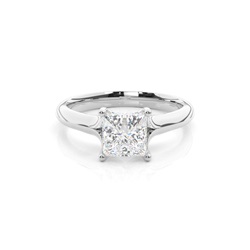 Anillo De Compromiso Liso Engarzado en 4 Garras