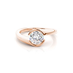 Diamant Ring in einer halben Zargenfassung 