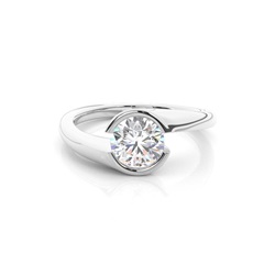 Diamant Ring in einer halben Zargenfassung 