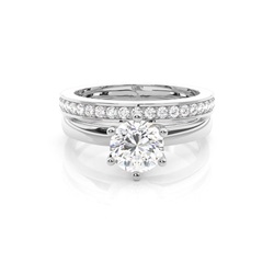Diamant Verlobungsring in einer Krappenfassung mit passenden Ring