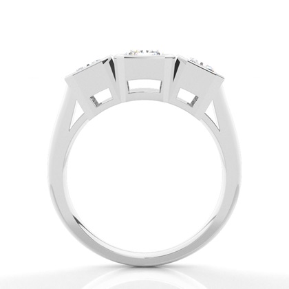 Drei Diamanten in einer Zargenfassung