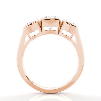 Drei Diamanten in einer Zargenfassung