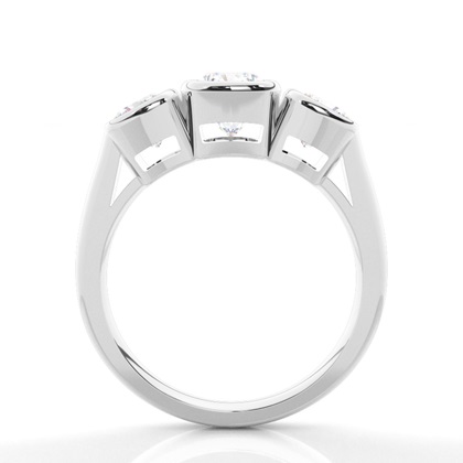 Drei Diamanten in einer Zargenfassung