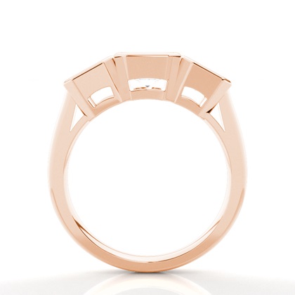 Drei Diamanten in einer Zargenfassung