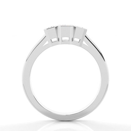 Drei Diamanten in einer Zargenfassung