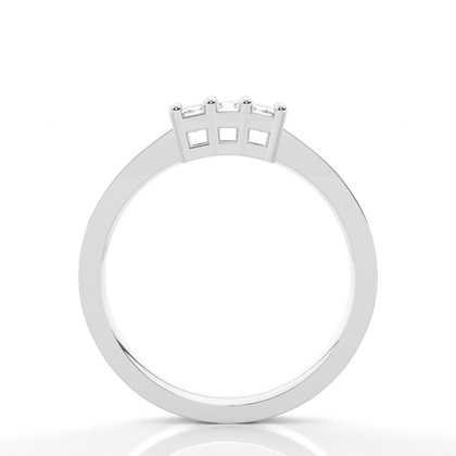 Drei Diamanten in einer Krappenfassung