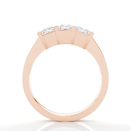 Drei Diamanten in einer Balkenfassung