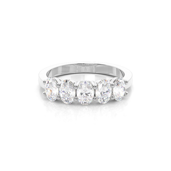 Fünf Diamanten in einer Krappenfassung