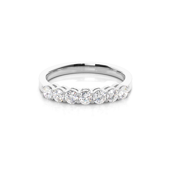 Sieben Diamanten in einer Krappenfassung