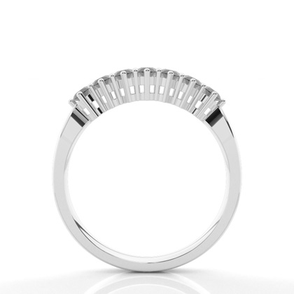 Ring mit sieben Steinen und rundem schwarzen Diamanten