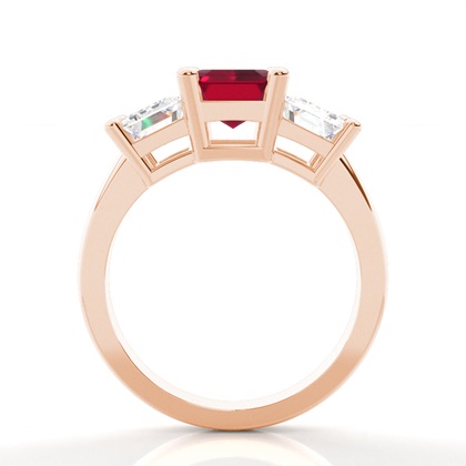 Drei Smaragde In Einer Krappenfassung