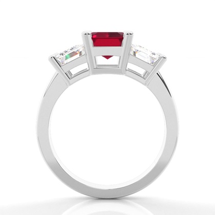 Drei Smaragde In Einer Krappenfassung