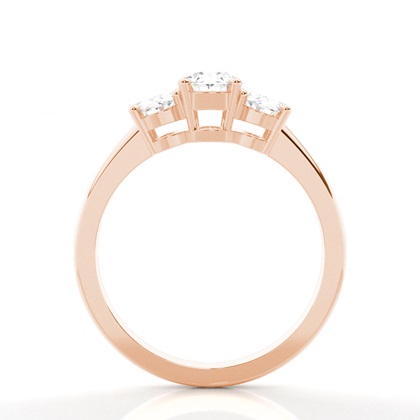 Ovaler Dimaond-Verlobungsring mit drei Steinen in Krappenfassung