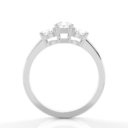 Ovaler Dimaond-Verlobungsring mit drei Steinen in Krappenfassung