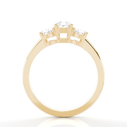 Ovaler Dimaond-Verlobungsring mit drei Steinen in Krappenfassung