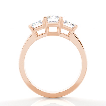 Strahlender Dimaond-Verlobungsring mit drei Steinen in Krappenfassung