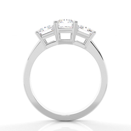 Strahlender Dimaond-Verlobungsring mit drei Steinen in Krappenfassung