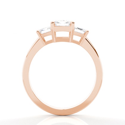 Verlobungsring mit Prinzessinnen-Dreisteinen in Krappenfassung