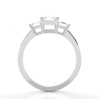 Verlobungsring mit Prinzessinnen-Dreisteinen in Krappenfassung