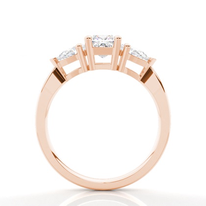 Verlobungsring mit drei Steinen und drei Diamanten in Krappenfassung