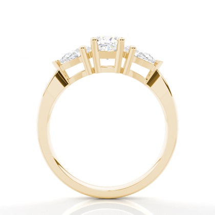 Kissen in Krappenfassung und Verlobungsring mit drei birnenförmigen Diamanten