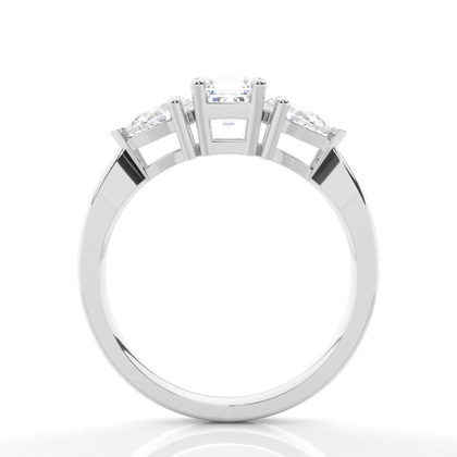 Asscher- und Birnen-Diamant-Verlobungsring mit drei Steinen in Krappenfassung