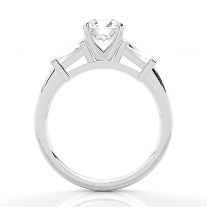 Drei Diamanten in einer Krappenfassung