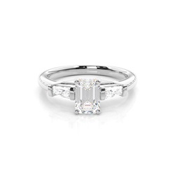 3 Diamanten Ring in einer Krappenfassung