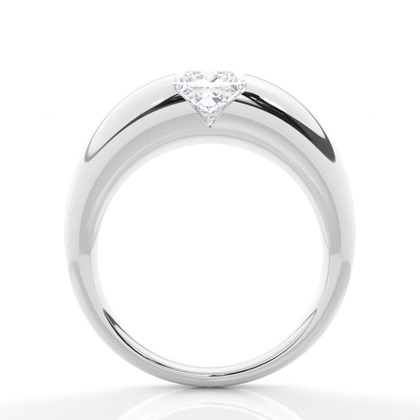 Dünner Moissanit Verlobungsring in einer Krappenfassung