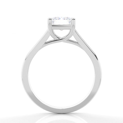 Dünner Moissanit Verlobungsring in einer Krappenfassung