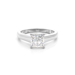 Diamantenring in einer Krappenfassung