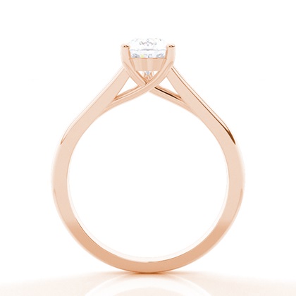 Dünner Moissanit Verlobungsring in einer Krappenfassung