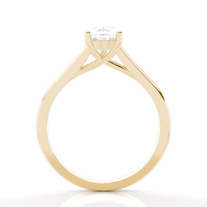 Dünner Moissanit Verlobungsring in einer Krappenfassung