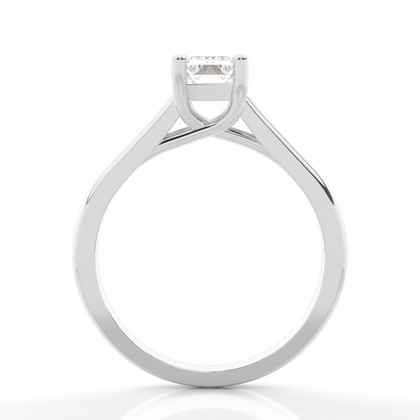 Dünner Moissanit Verlobungsring in einer Krappenfassung