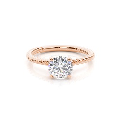 Diamantenring in einer Krappenfassung