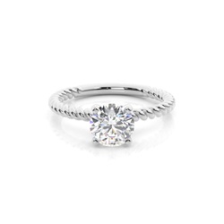 Diamantenring in einer Krappenfassung